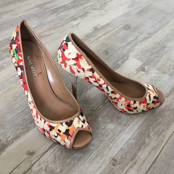 Abstract Colorful Fall Heels - Picture 2 of 7